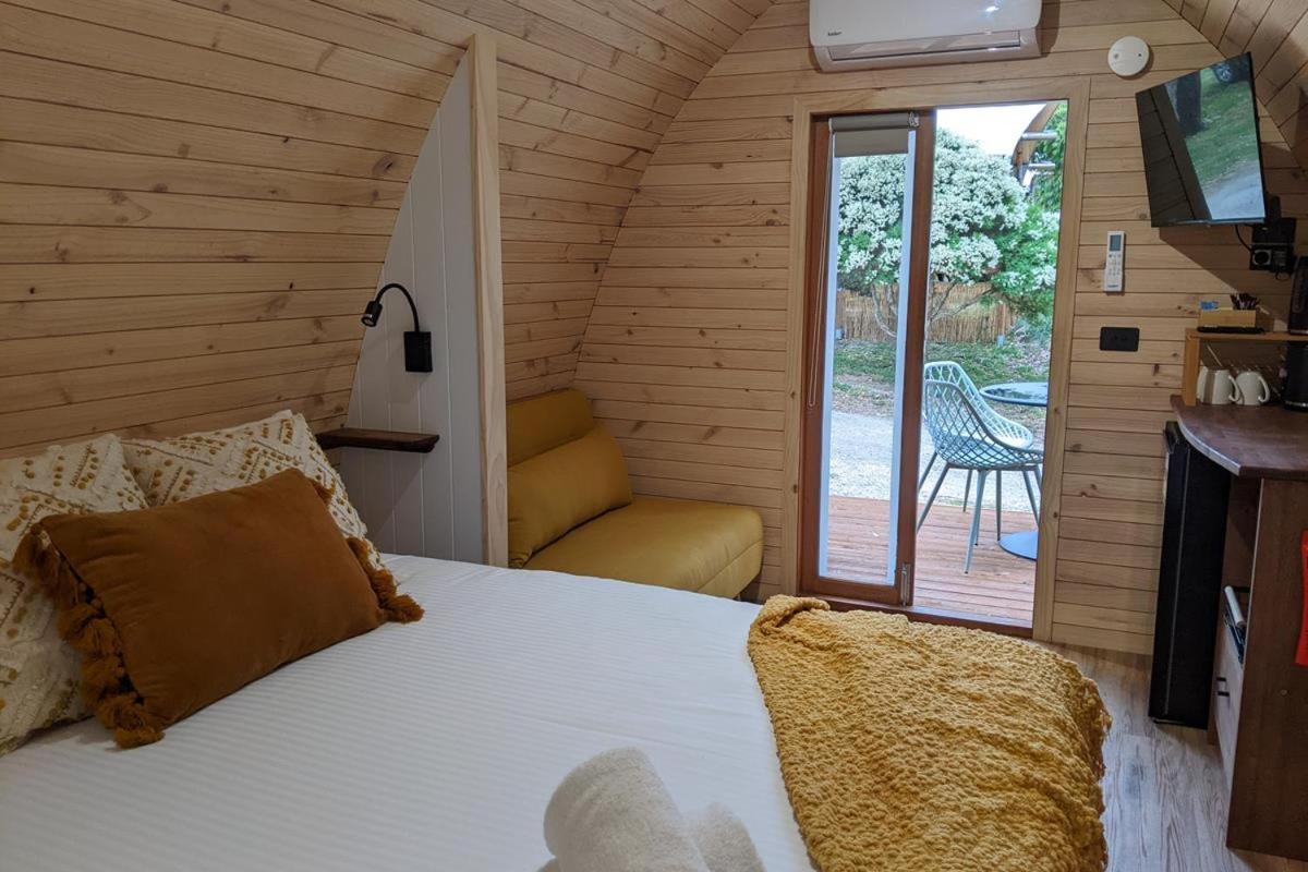 Great Ocean Road Bark Huts Chalet *